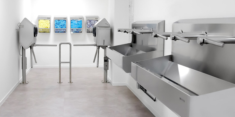referentie Lantmännen in Londerzeel hygiënesluizen aan productiehal met hygiënestations HDK handwasgoot draaikruis hekwerk dispensers BoonsFIS