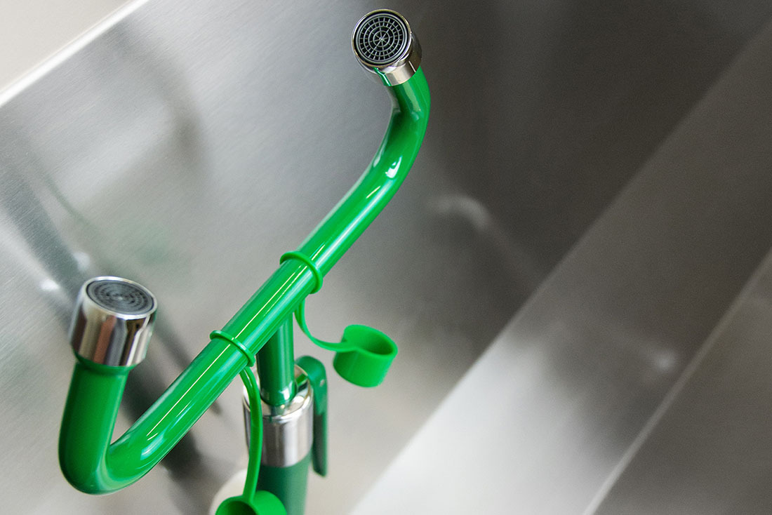 persoonlijke hygiëne RVS handwasbak handwasgoot kraanwerk maatwerk opties oogdouche Boons FIS