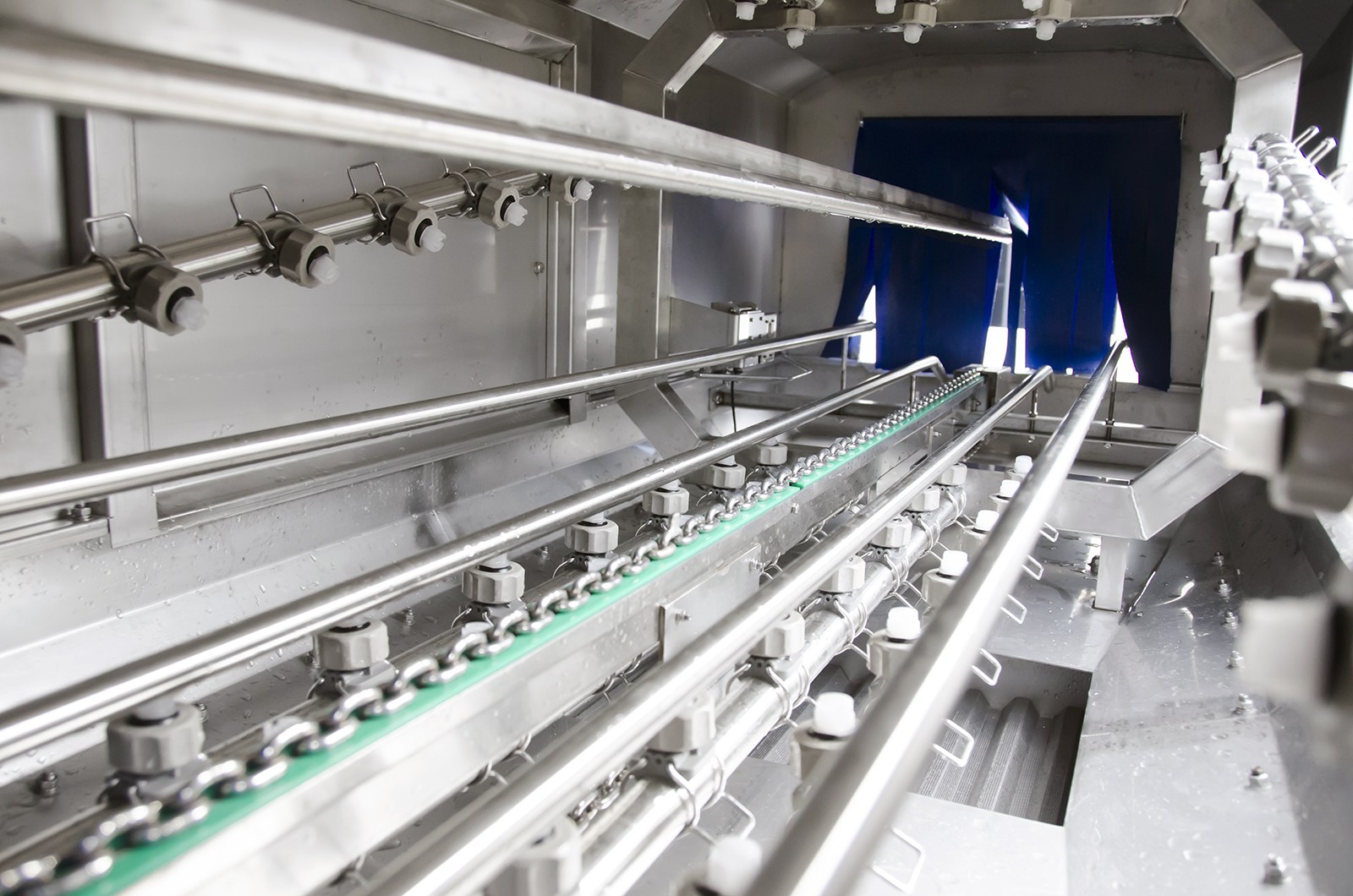 industriële wassers wasinstallaties krattenwasser tunnelwasser met kettingtransportband Boons FIS